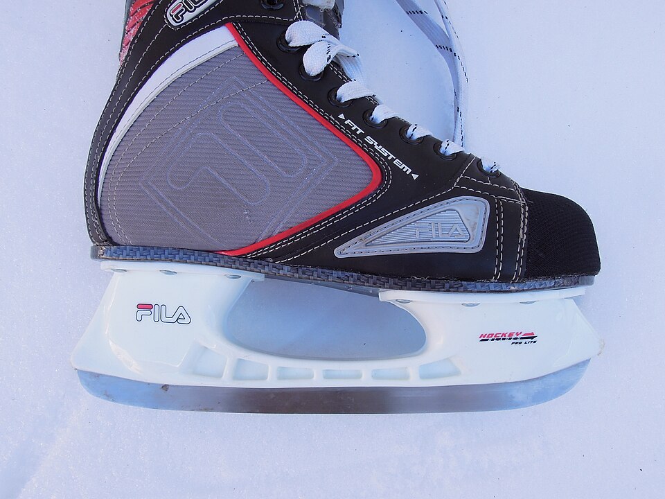 Illustration: Advanced Ice Hockey Skating Techniques: Power, Edge Work, and Quick Direction Changes