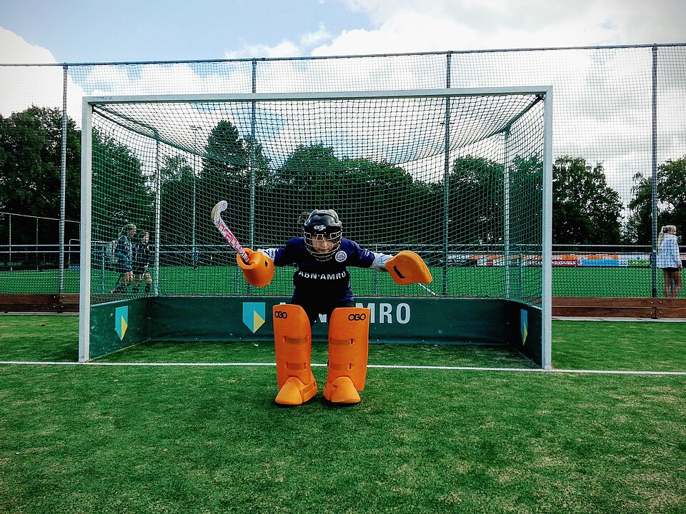 Illustration: Essential Goalkeeping Stance and Positioning for Quick Reactions