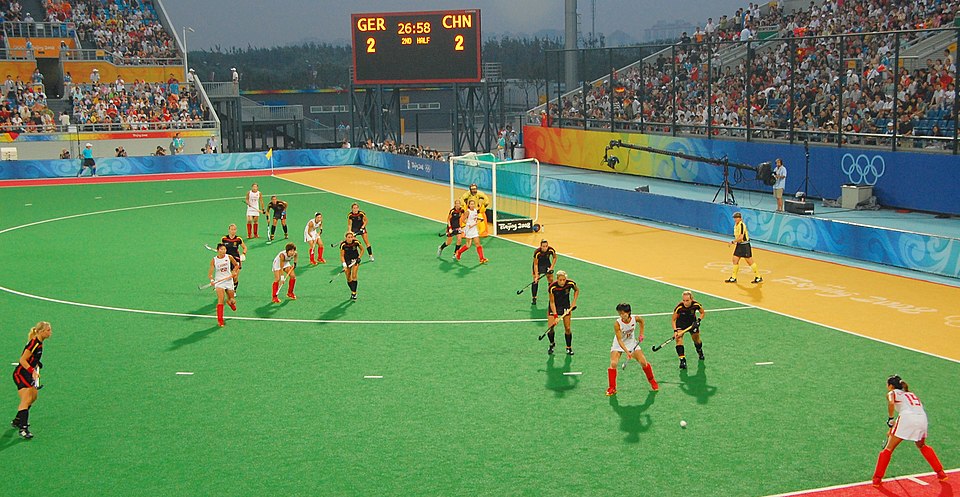 Illustration: How Do Field Hockey Positions Work Together in Common Formations?