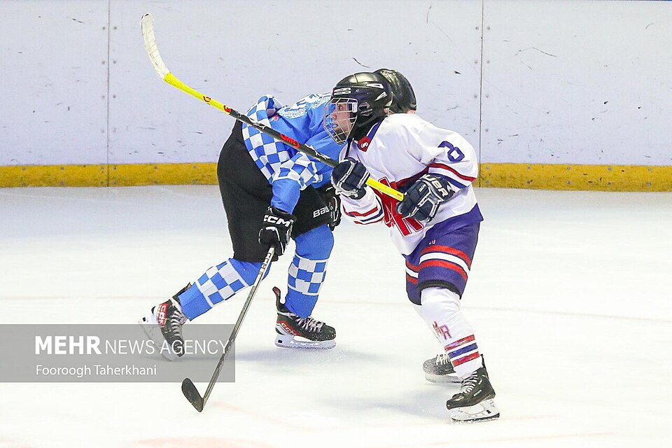 Illustration: How to Build Confidence Through Stickhandling Practice