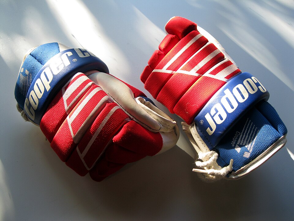 Illustration: How to Clean Hockey Equipment Properly