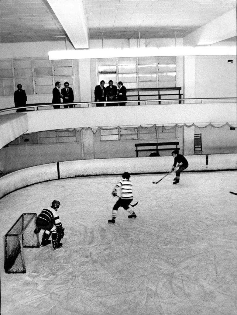 Illustration: Key Facilities to Evaluate When Choosing a Hockey Club