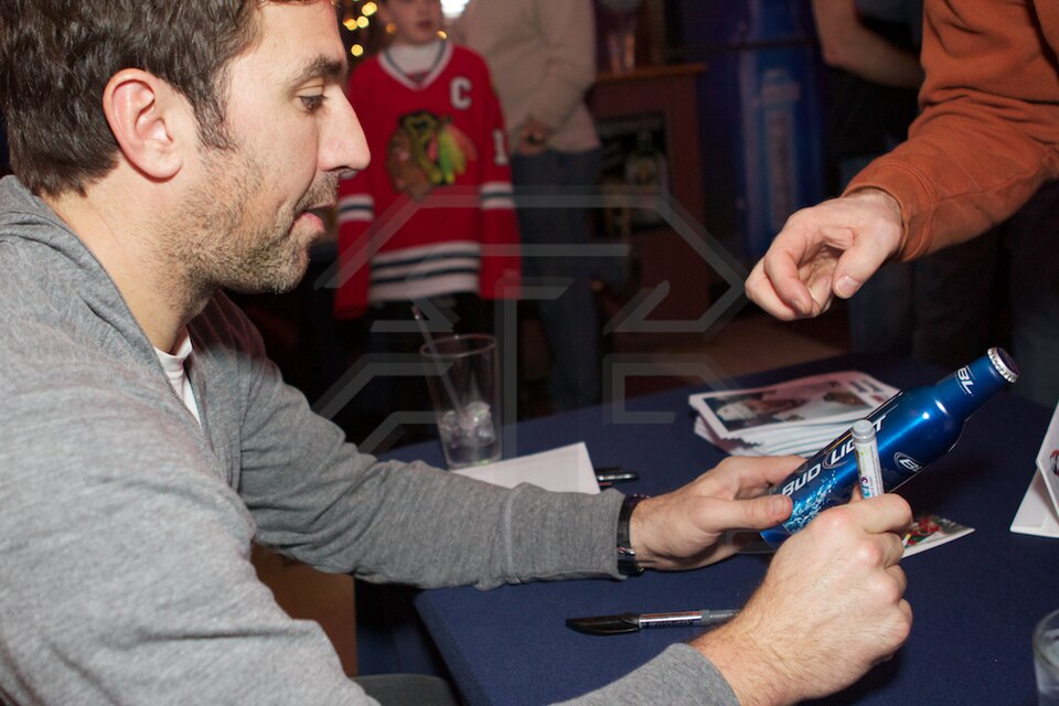 Illustration: Mid-Ice Lock Forecheck Technique