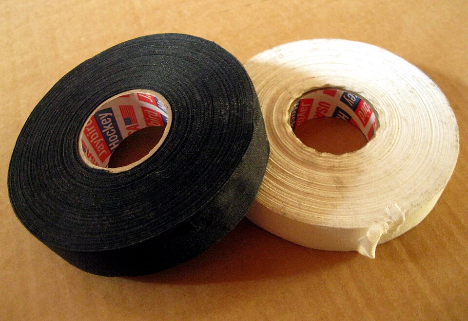 Illustration: Off-Ice Stickhandling Drills You Can Do at Home