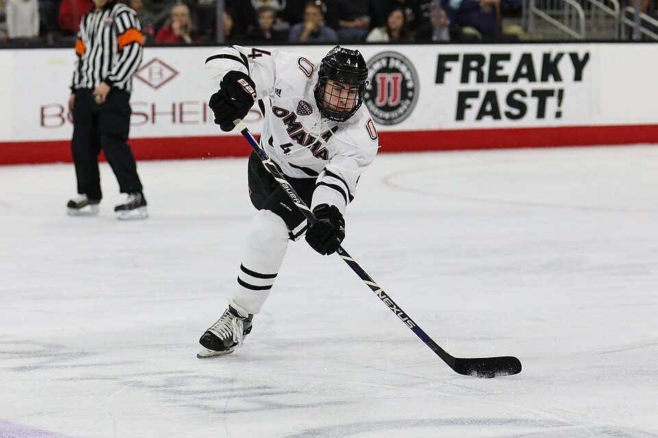 Illustration: Push Pass: The Foundation of Accurate Hockey Passing