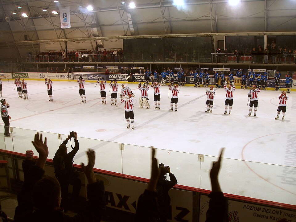 Illustration: What Social Events Do Hockey Clubs Organize?